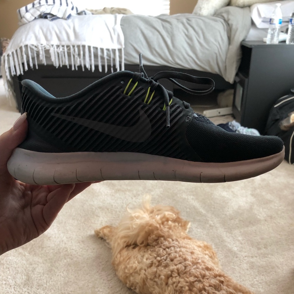 Nike running shoes - Picture 2 of 4